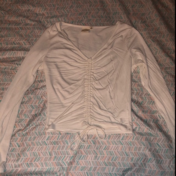 Tops - Cropped white long sleeve shirt